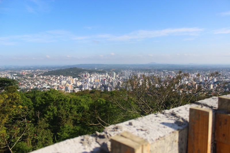 Com primeira etapa concluída, mirante do Morro Cechinel deve ser inaugurado em julho de 2023