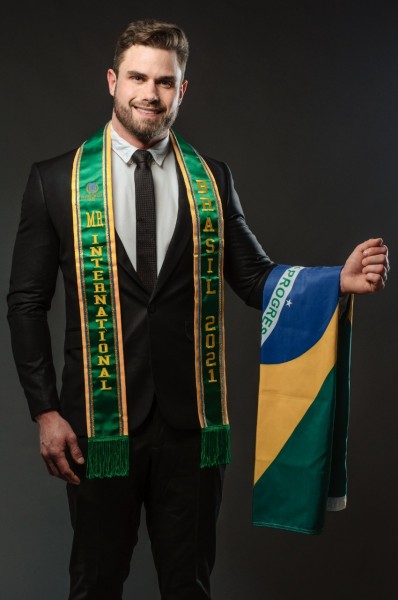 Representante de Araranguá participará do Mister International nas Filipinas
