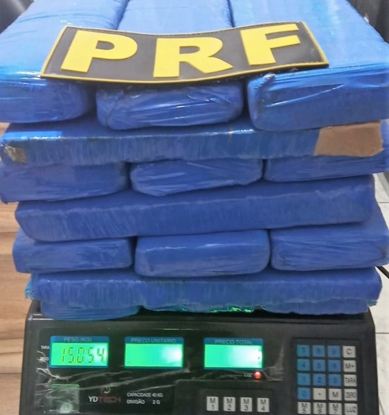 Prejuízo ao tráfico: policiais rodoviários apreendem cerca de 15 quilos de maconha na BR-101