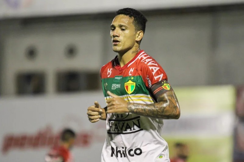 Depois da passagem pelo Criciúma, Thiago Alagoano retorna ao Brusque