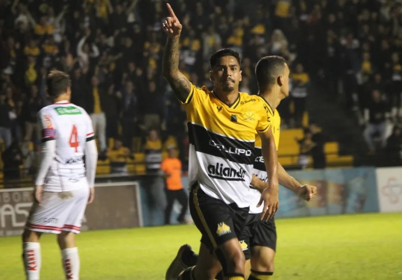 Sem acerto para prorrogação de contrato, Rômulo se despede do Criciúma