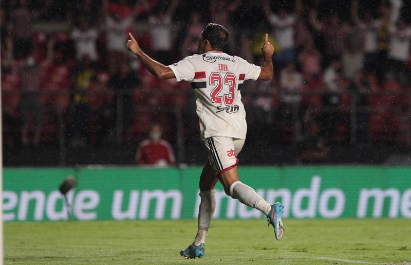 Depois de 18 anos, atacante Eder retorna ao Criciúma