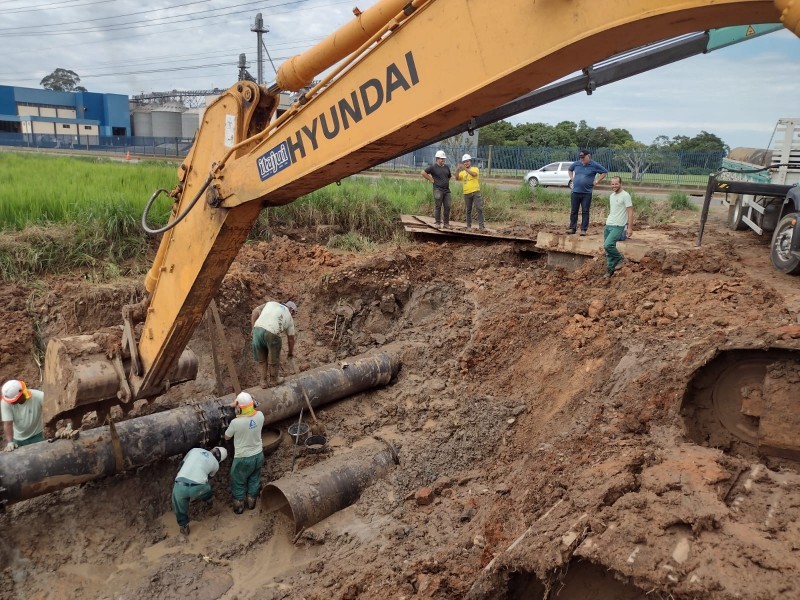 Casan conclui reparo em adutora e sistema começará a ser reabastecido neste sábado