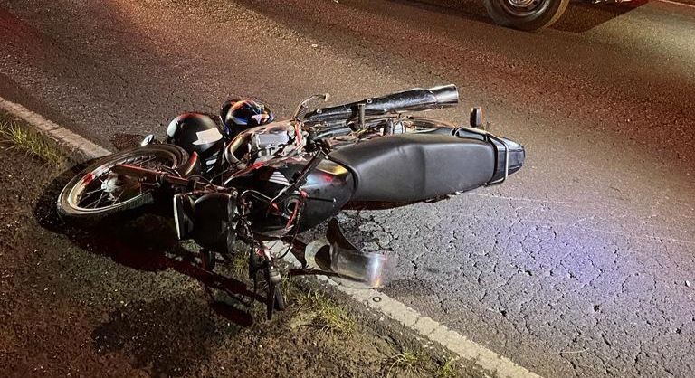 Passageira de motocicleta morre após colisão contra trator em Araranguá 