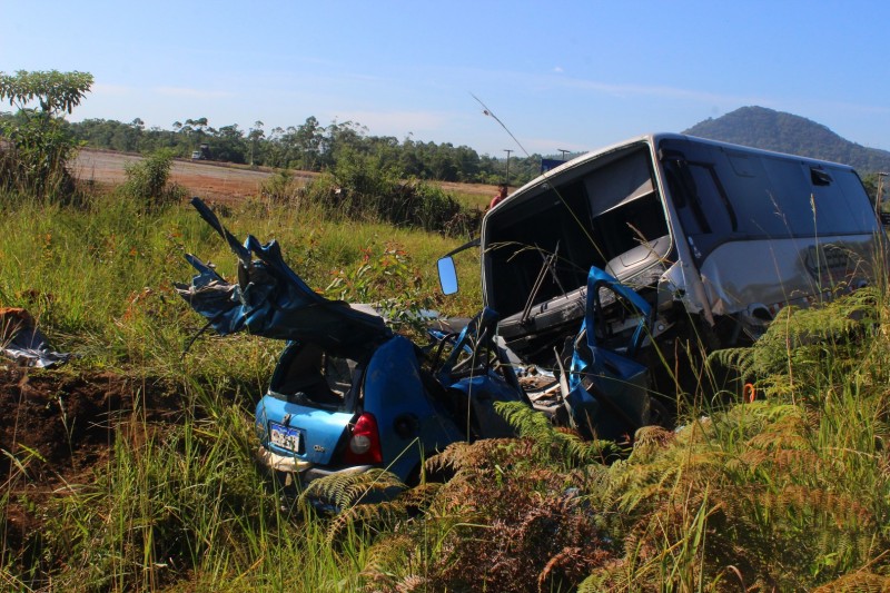 Motorista de ônibus mostra alívio com passageiros ilesos após colisão frontal: 'Foi experiência e cuidado'