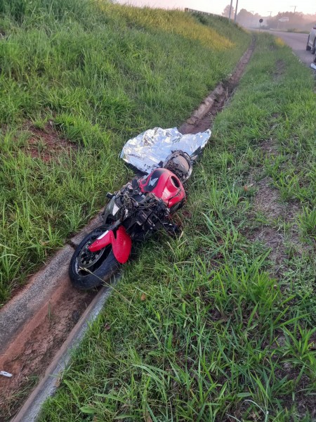 Motociclista morre após perder controle da direção e sair da pista na BR-101 em Içara 
