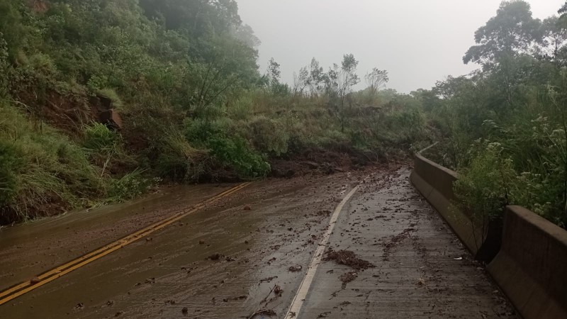 Timbé do Sul: deslizamentos de terra provocam interdição da Serra da Rocinha