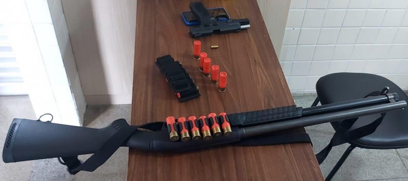 Içara: suspeito de realizar vigilância irregular em escola particular é detido com armas e munições 