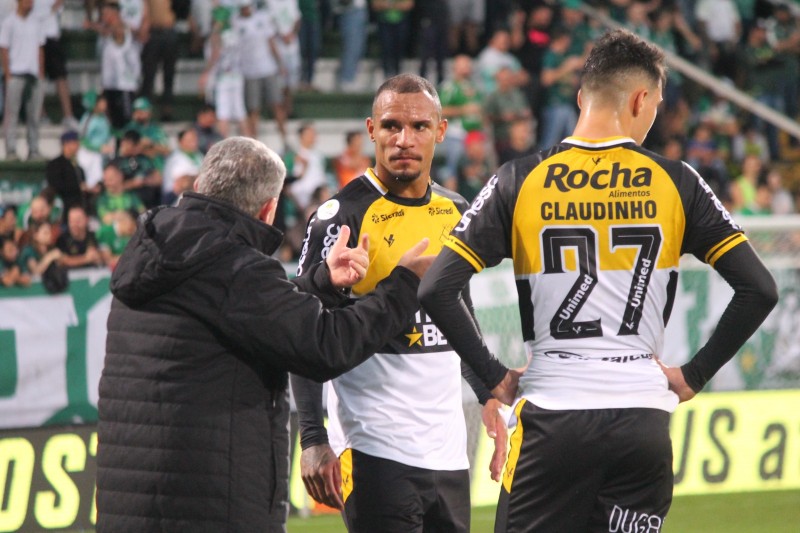 Criciúma sai na frente, mas Chapecoense garante empate na Arena Condá