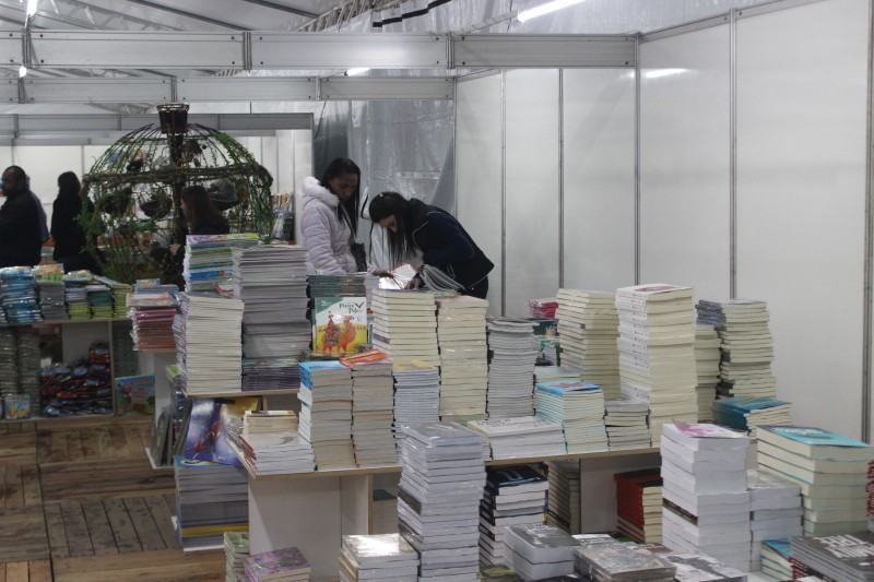 Com diversas atrações programadas, 16ª Feira do Livro inicia em Criciúma