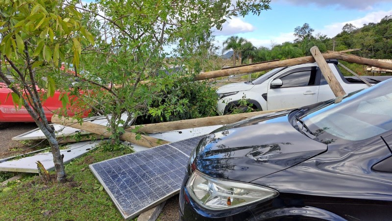Rajadas de ventos ultrapassam 150 km/h e provocam danos no parque Aguaí Santuário Ecológico 