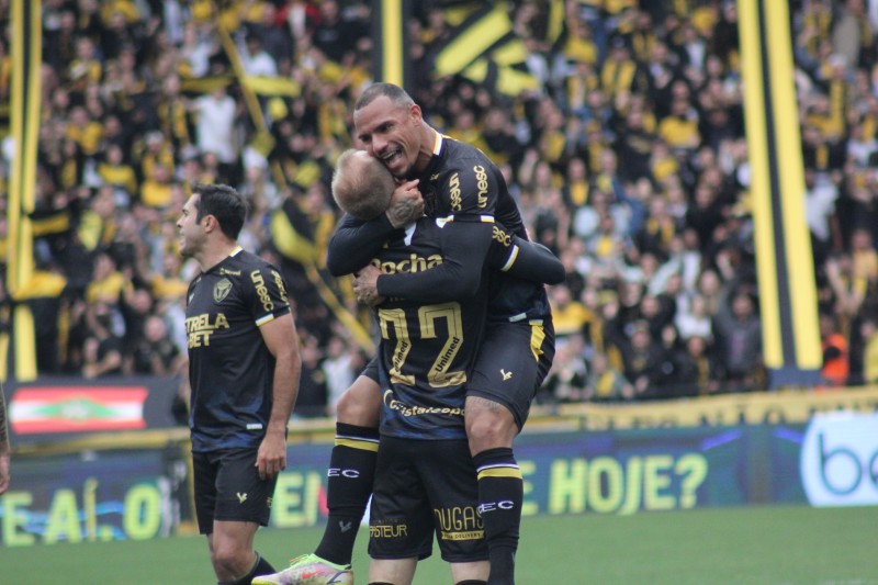 Criciúma domina o Londrina e vence pelo placar de 2 a 0