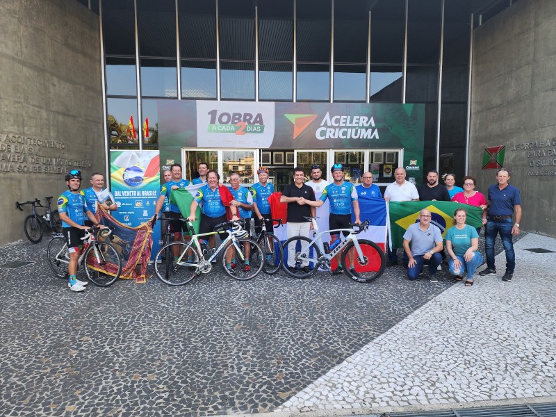Grupo de ciclistas italianos conhecem Criciúma e realizam atividades especiais 