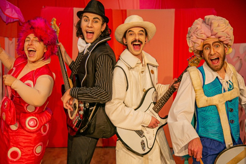 Grupo de Teatro Revirado leva arte e educação nutricional em espetáculo para 45 municipios em SC