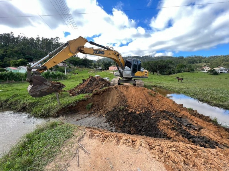 Tubarão: Iniciada obra de ampliação do curso de água no KM 60