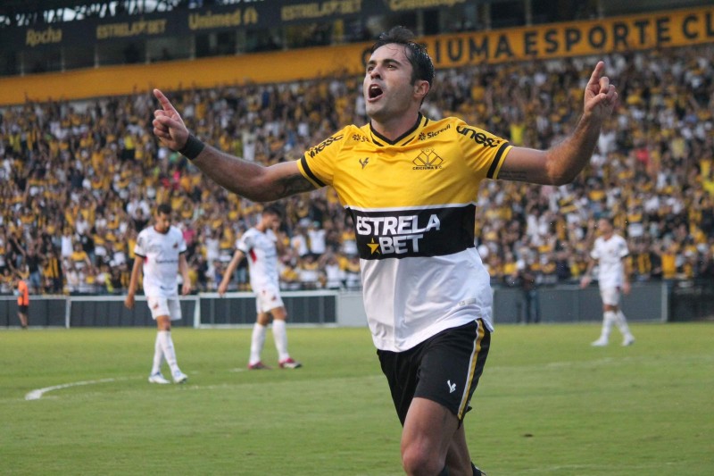 Depois de nove anos longe da Série A, Criciúma pode carimbar o retorno para a elite neste sábado