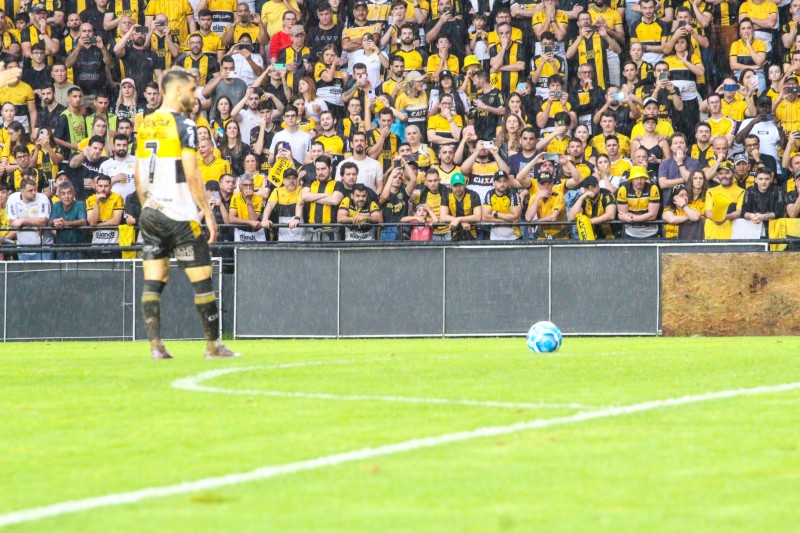 Fellipe Mateus passará por cirurgia e não joga diante do Novorizontino 