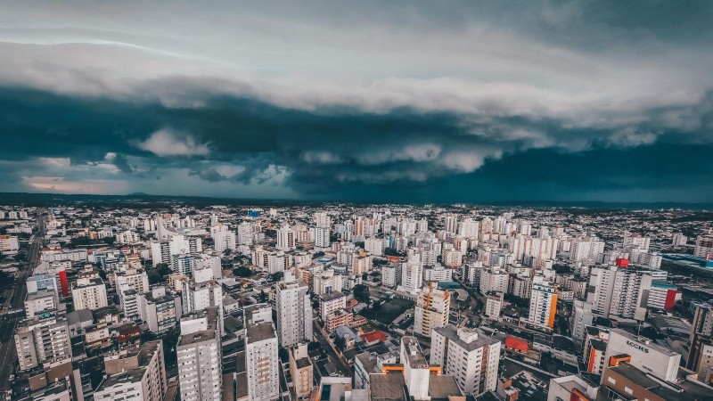Temporal causa falta de energia elétrica em mais de 21 mil unidades em Criciúma