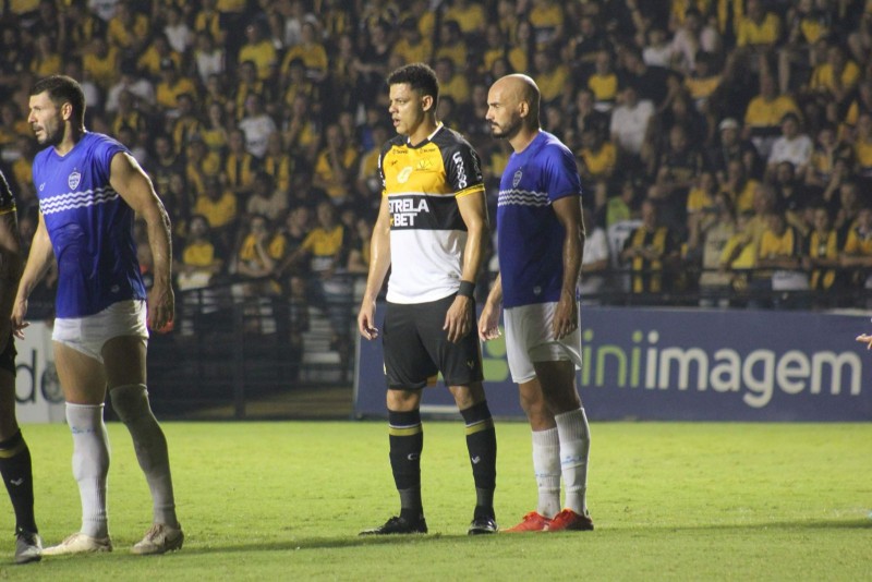Walisson Maia sofre trauma no ombro direito e passará por tratamento médico