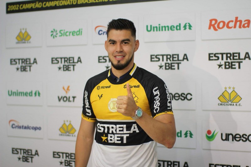 Wilker Ángel tem documentação regularizada e está pronto para estrear pelo Criciúma
