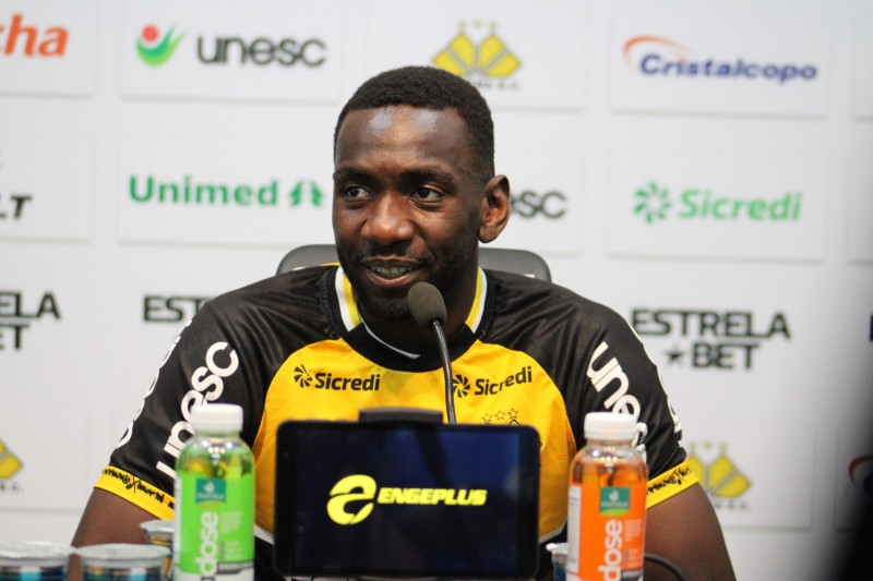Bolasie fala sobre adaptação no Brasil e elogia torcida carvoeira: ‘quero muito jogar nesta atmosfera'