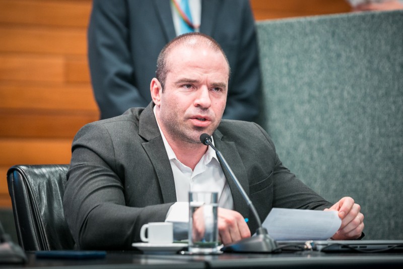 Após STF descriminalizar porte de maconha, deputado quer estabelecer multa para uso em espaço público