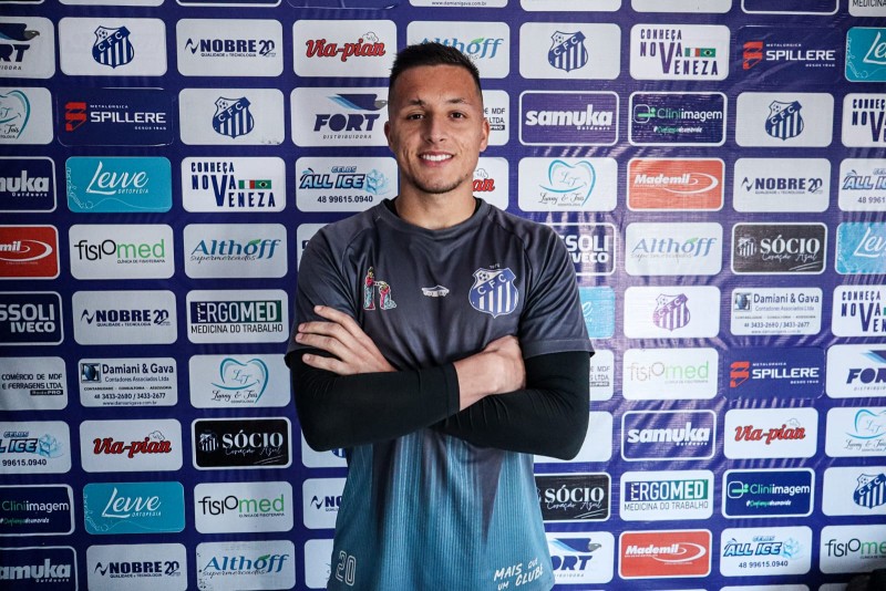Caravaggio anuncia contratação do goleiro Bruno Quadros
