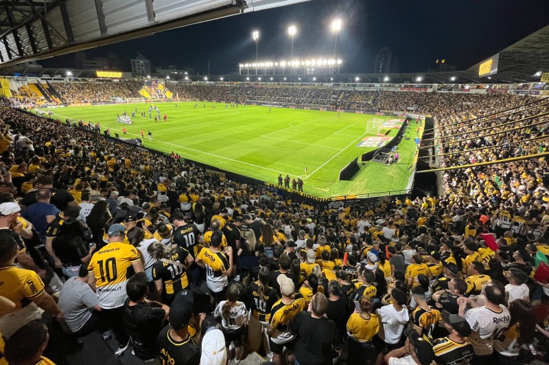 Criciúma terá três jogos em sequência no estádio Heriberto Hülse