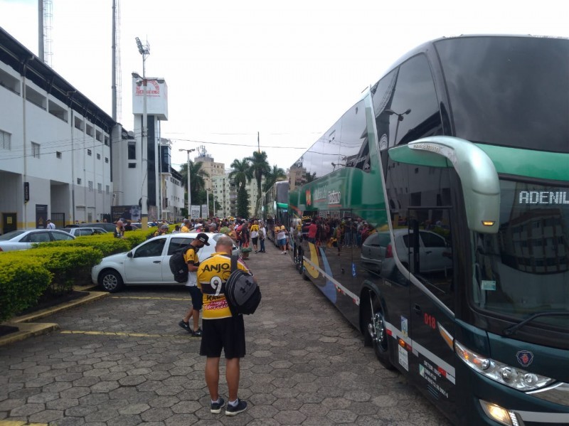 Grêmio x Criciúma: direção carvoeira encerra inscrições para caravana com dez ônibus