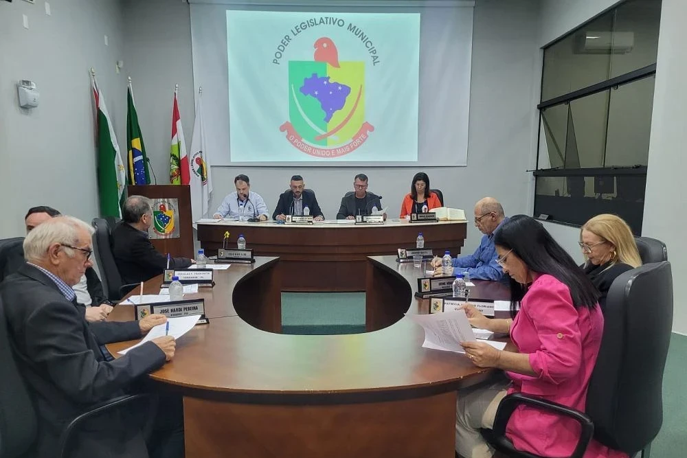 Setores comercial e empresarial desaprovam aumento salarial dos vereadores para R$ 11 mil