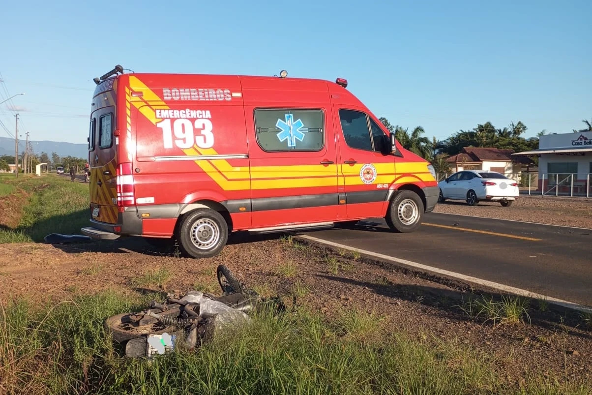 Motociclista morre após colidir contra carreta em Turvo