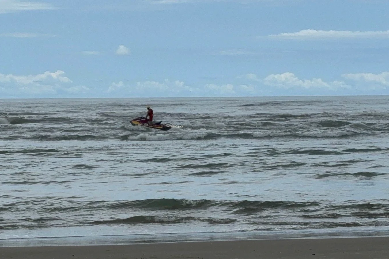 Segue desaparecido pescador que se afogou na Barra do Torneiro