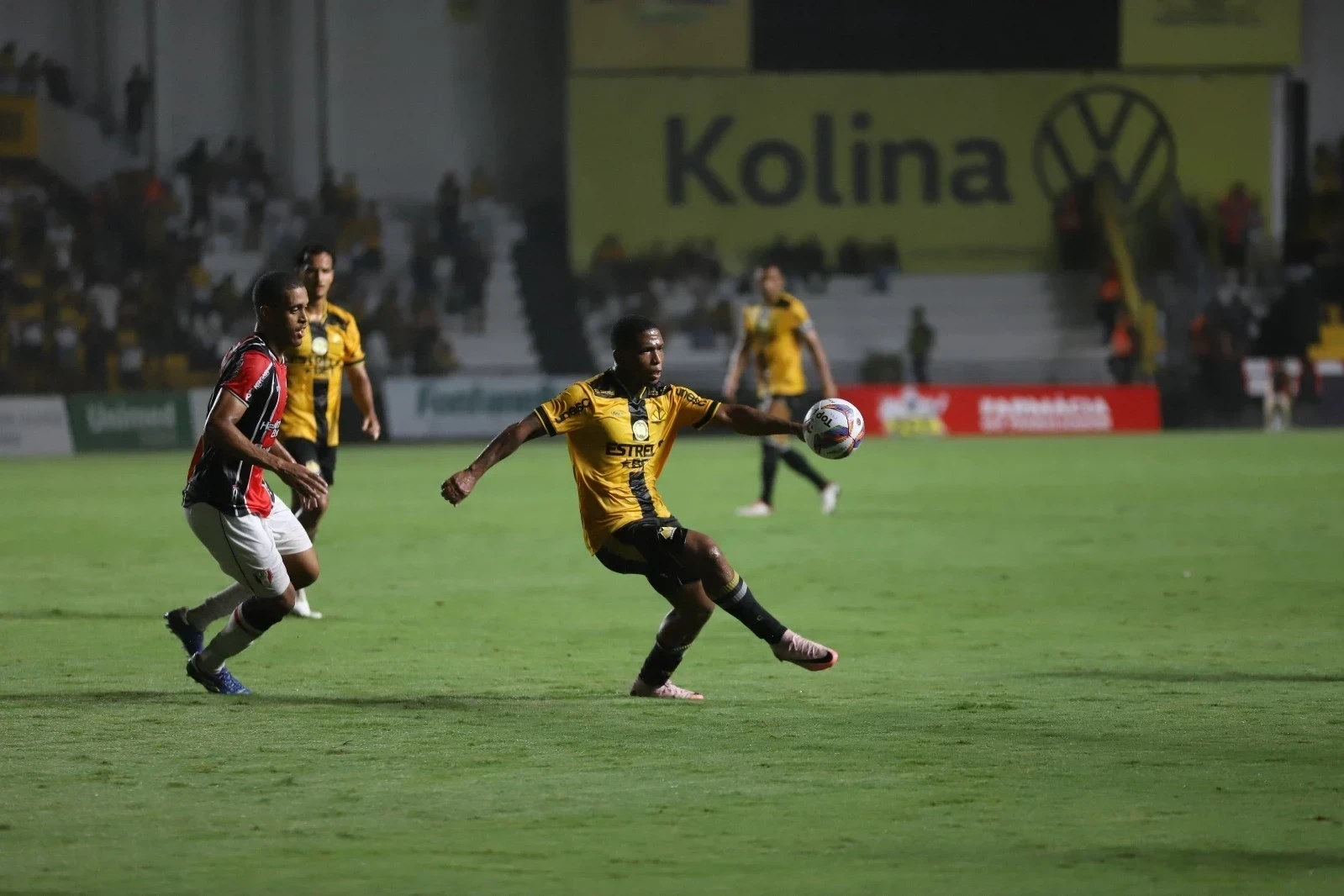 Criciúma vence o Joinville e segue na liderança do Campeonato Catarinense