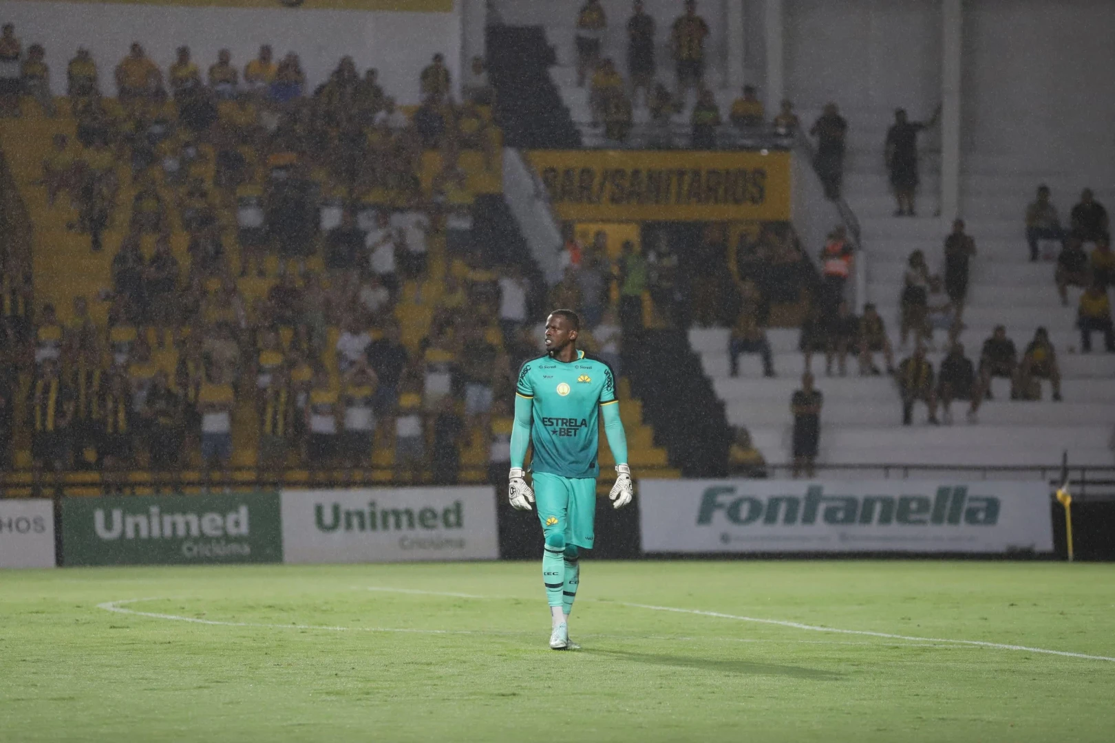 Polícia Civil abre inquérito para investigar denúncia de racismo feita pelo goleiro Caíque