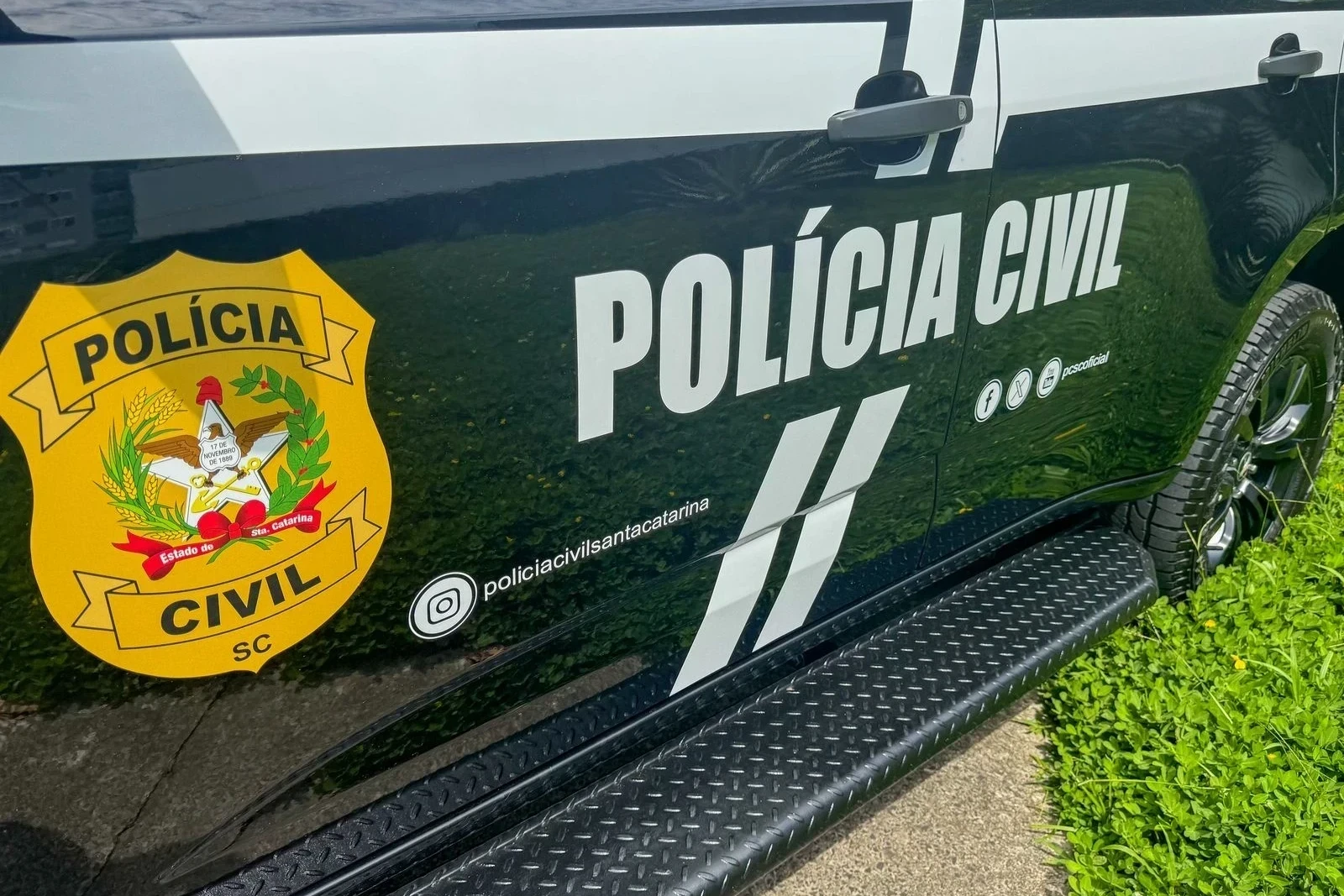 Mulher é baleada na cabeça durante operação da Polícia Civil em Criciúma - Portal Engeplus