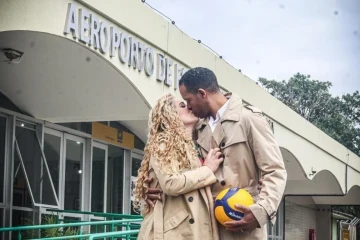 O amor está no ar: a história de um cubano e uma içarense que se conheceram em um avião