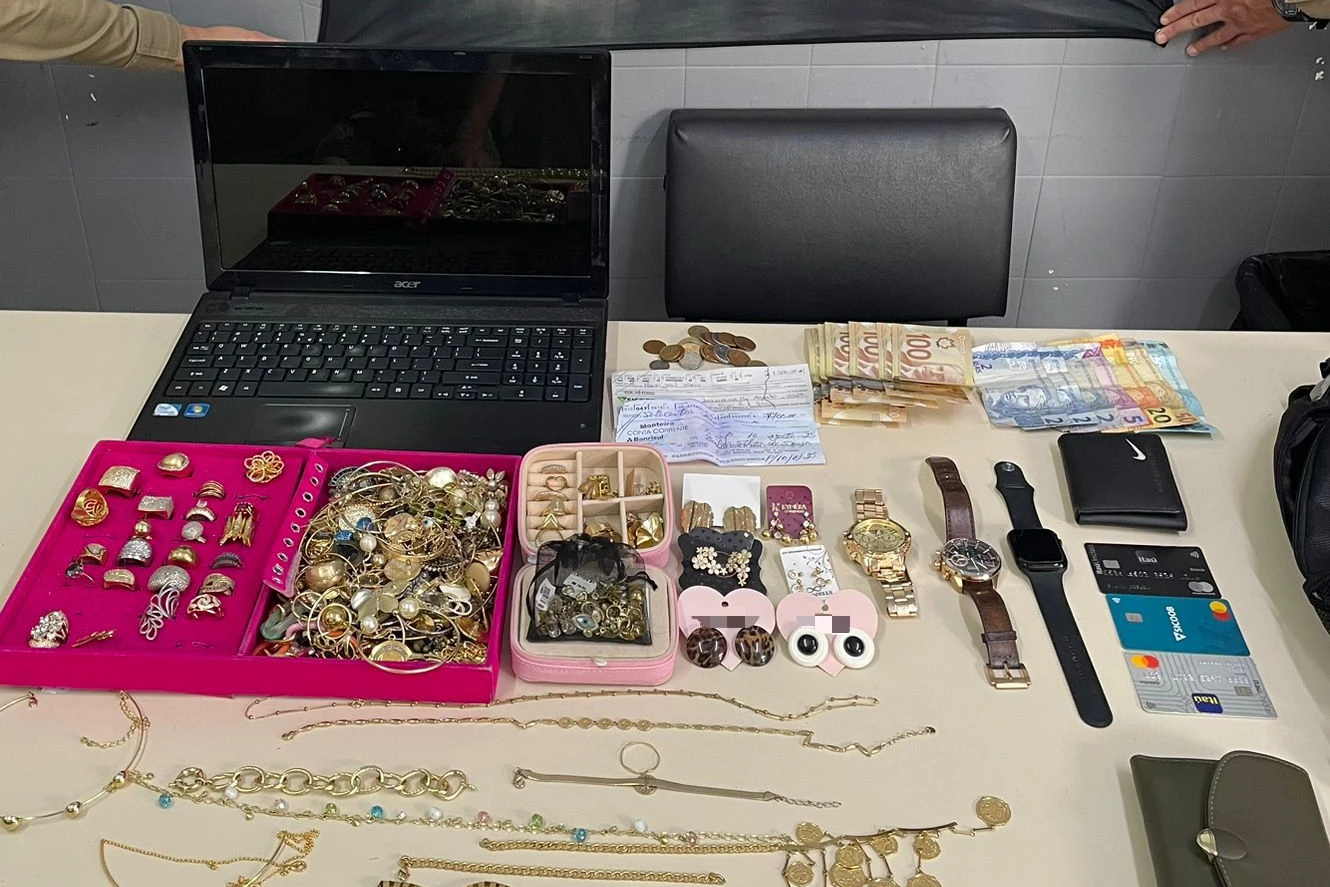Armado com facão, criminoso invade apartamento e foge levando dinheiro e joias em Criciúma - Portal Engeplus