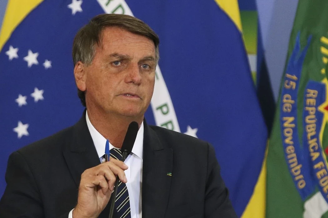 Moraes determina prisão domiciliar de Jair Bolsonaro