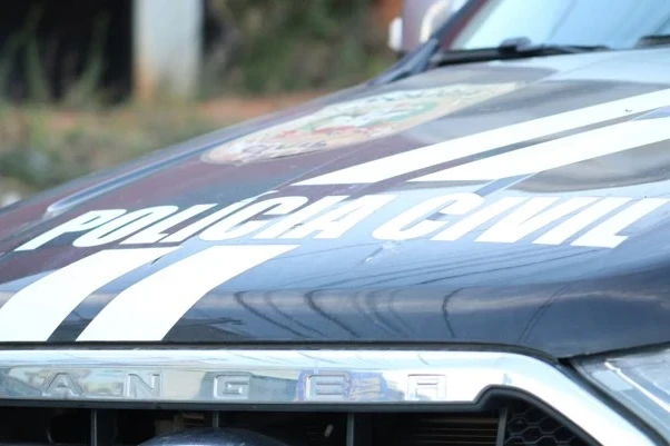 Vídeo: homem é preso por envolvimento em roubo armado a um posto de combustível