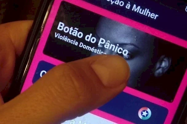 Botão do Pânico ajudou a prender mais de 100 agressores em Santa Catarina neste ano