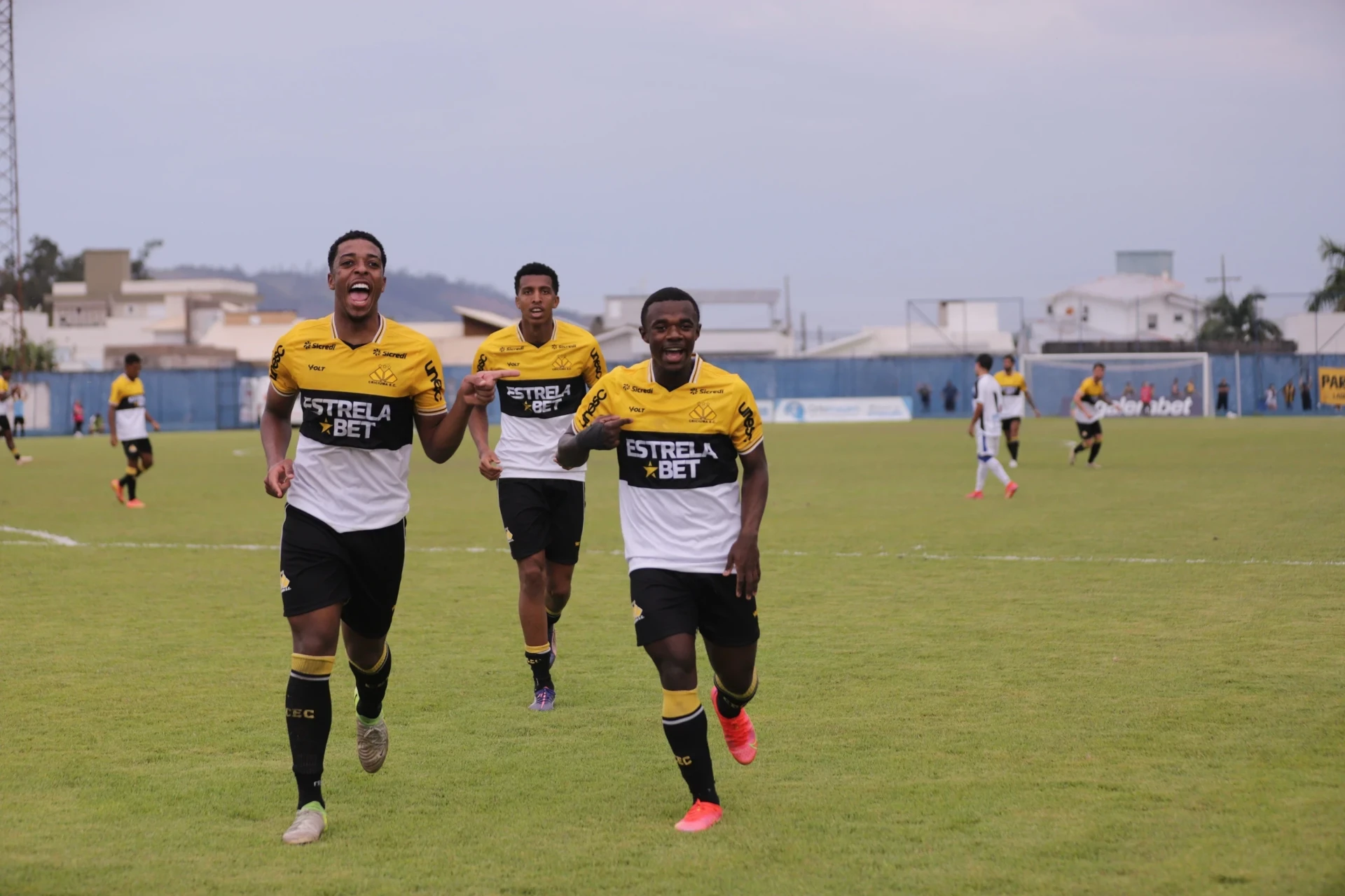 Criciúma goleia e mantém 100% na Copa SC