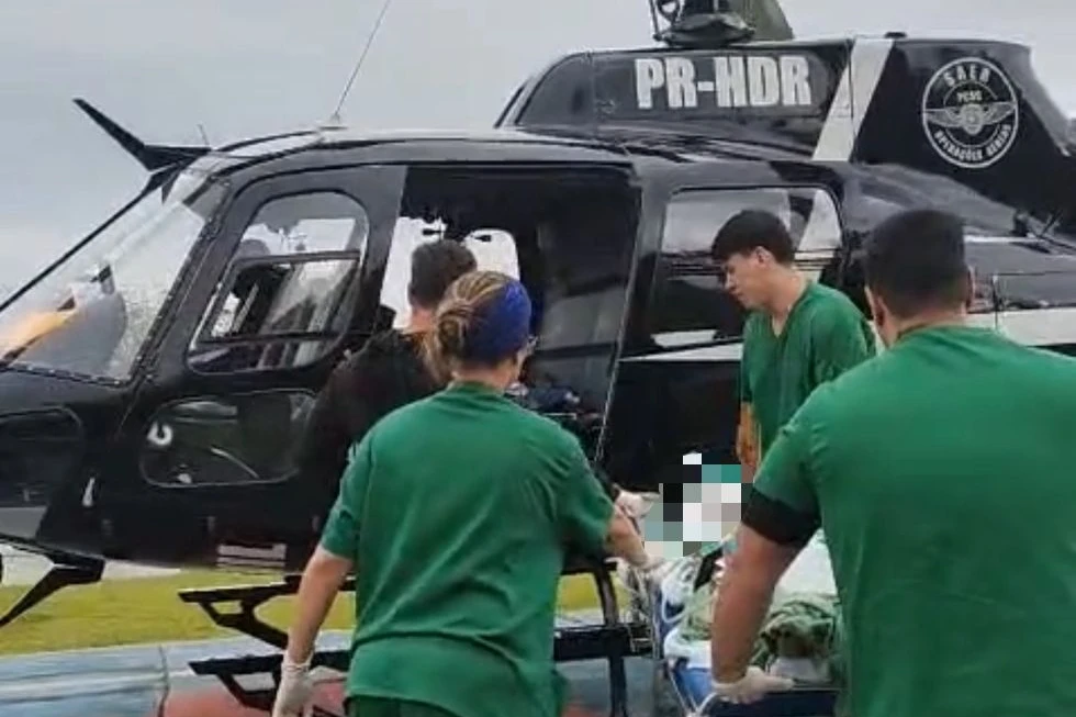 Colisão traseira deixa duas pessoas em estado grave na BR-101 - Portal Engeplus