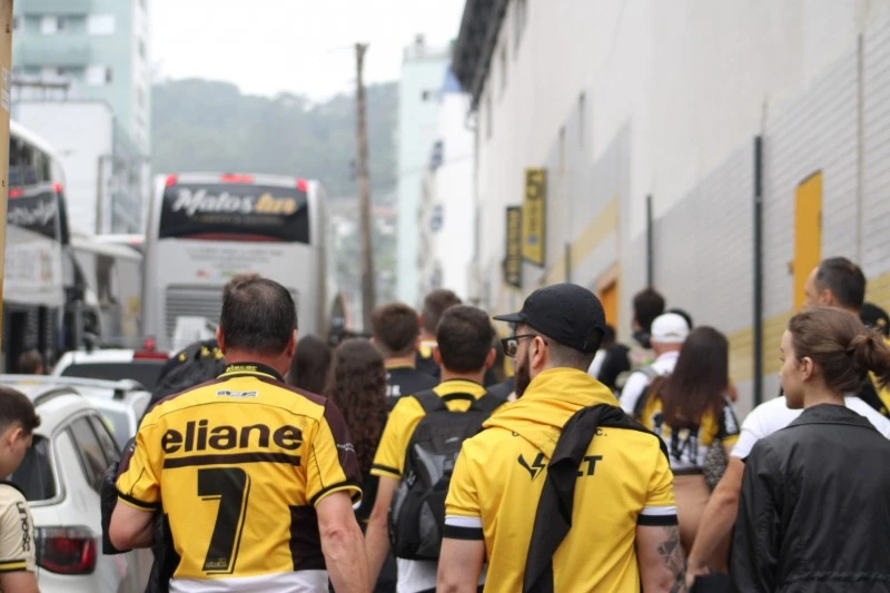 Torcida do Tigre esgota cinco ônibus para a Ressacada