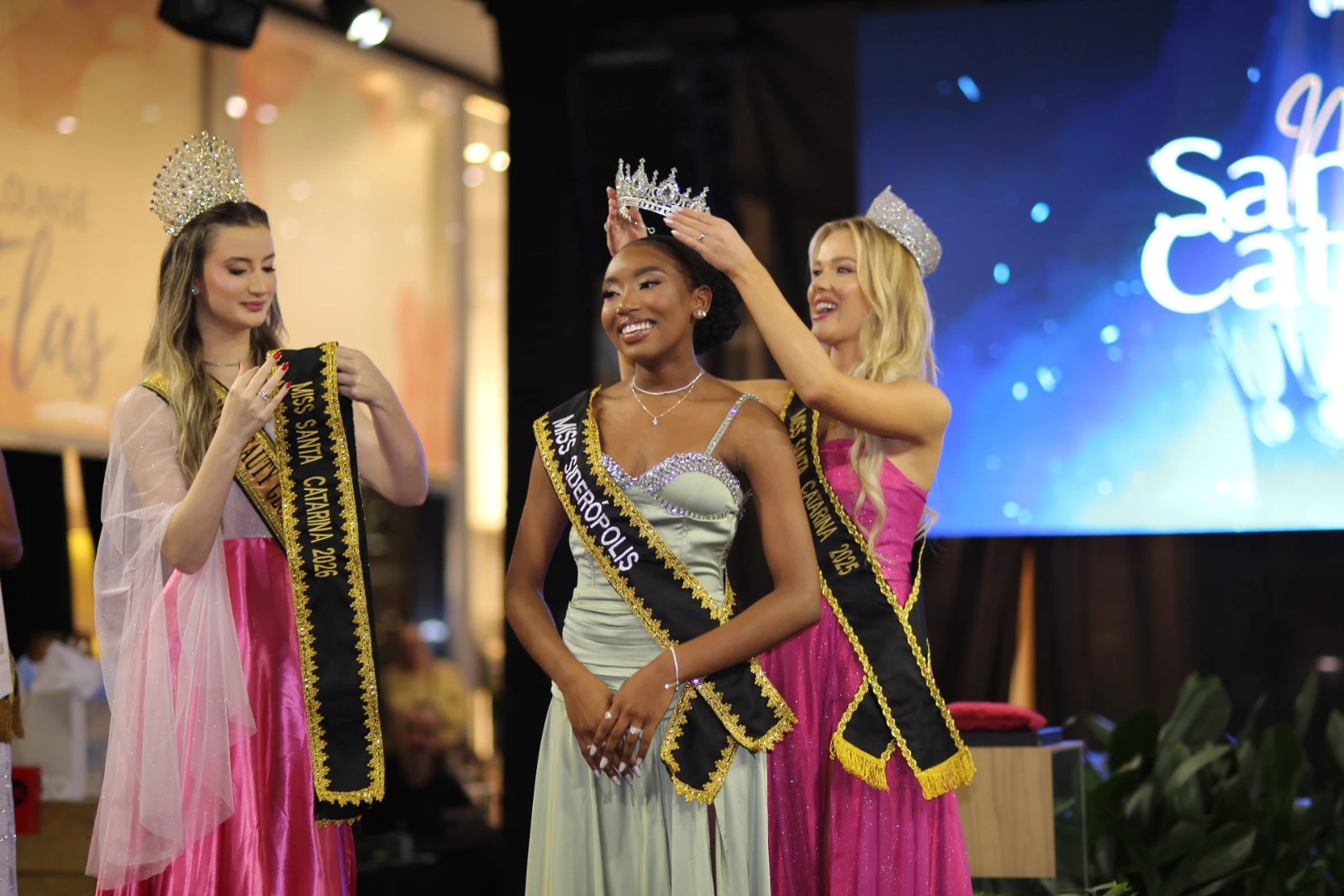 Santa Catarina elege sua Miss 2025 em noite de celebração