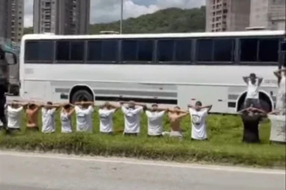 Vídeos: ataque violento entre torcedores na BR-101 resulta em dez prisões e seis feridos