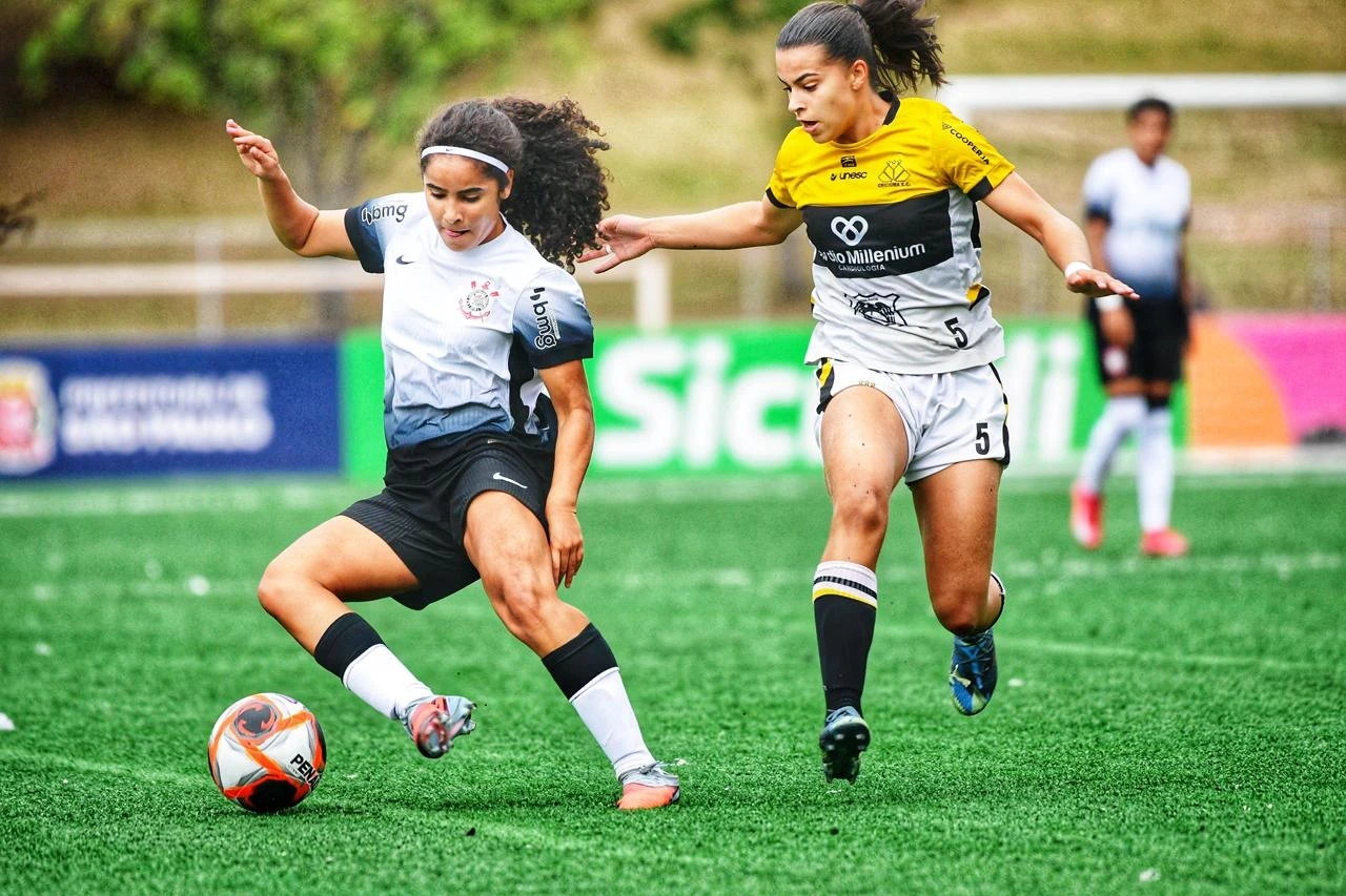 Meninas Carvoeiras estreiam com derrota na Copinha Feminina