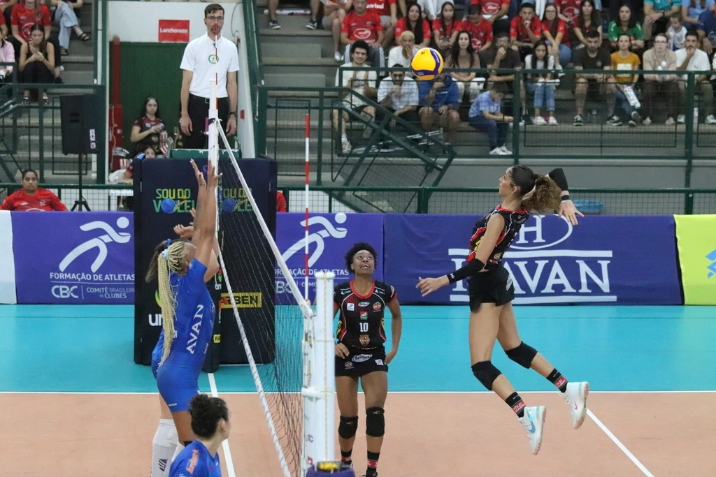 Fotos: Mampituba é superado pelo Abel Moda Vôlei na estreia da Superliga B