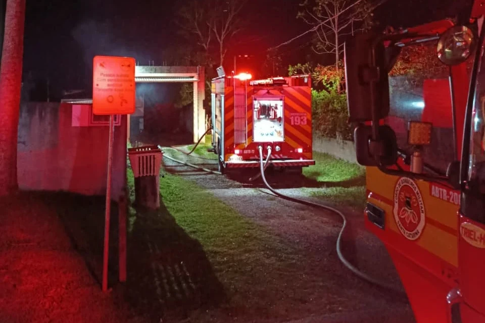 Criciúma: mulher tem 90% do corpo queimado durante incêndio em residência