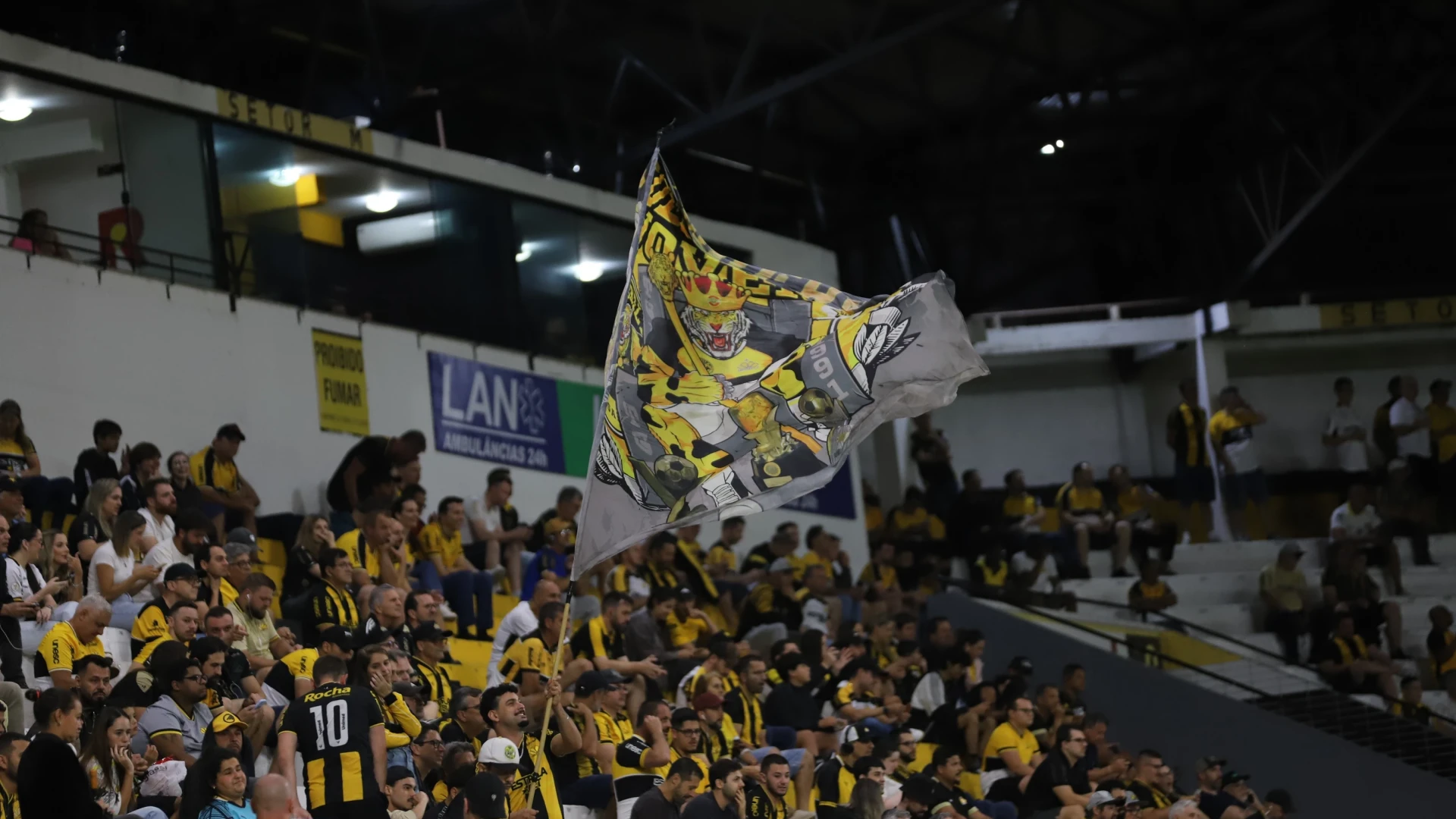Sócios do Criciúma podem ganhar camisa oficial se pagarem mensalidades da carteirinha em 2026