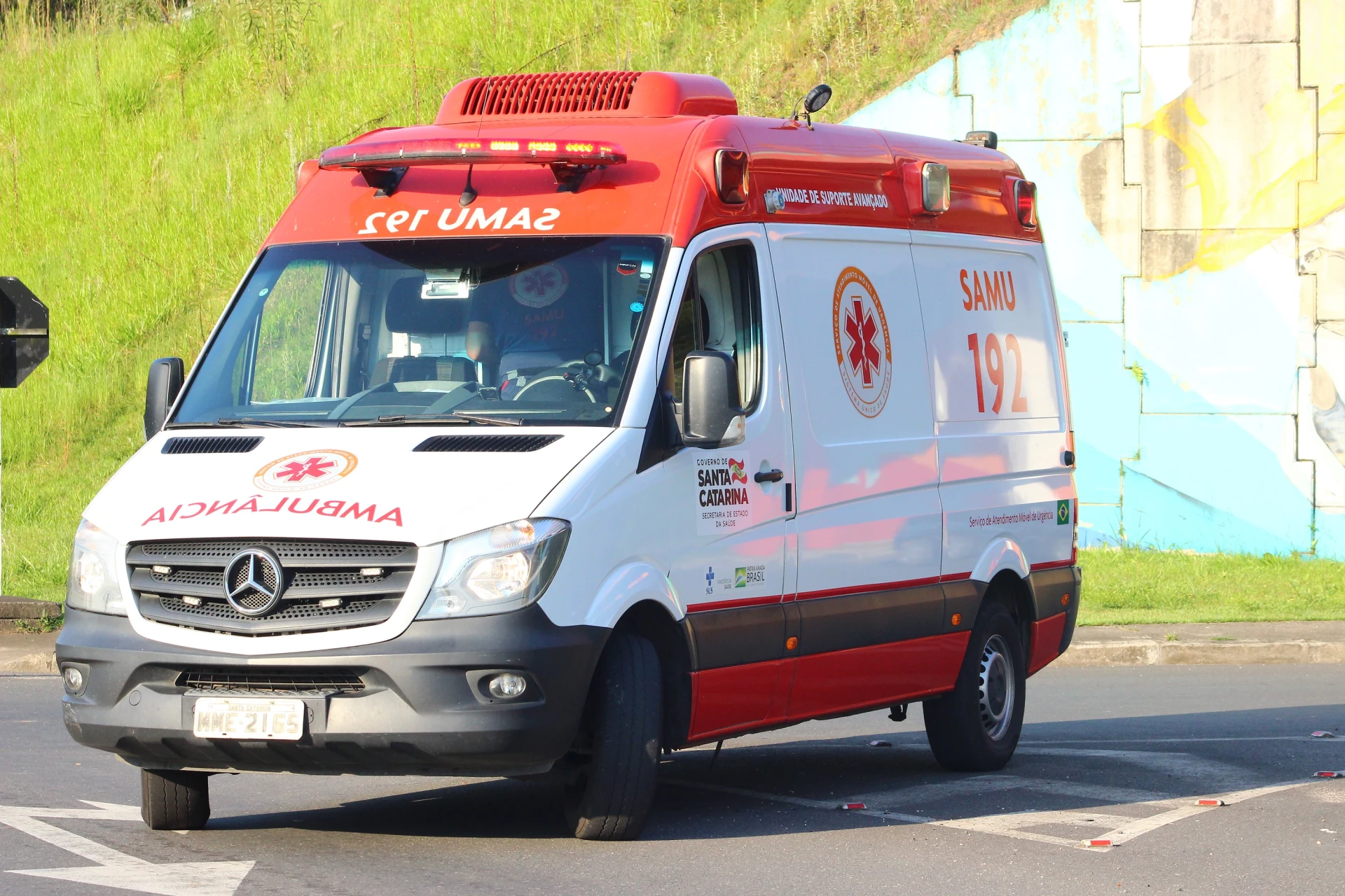 Falta de passagem a ambulâncias pode gerar infração gravíssima, alerta DTT - Portal Engeplus